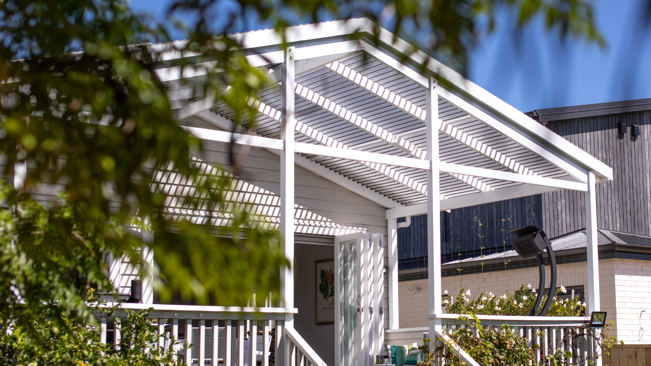 Pitched gabled louvre Auckland villa